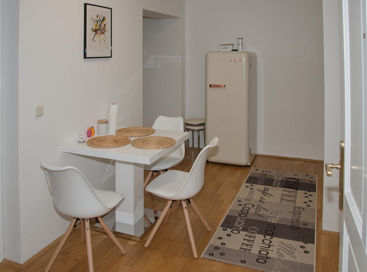 Blue Lotus Apartment Vienna Esterno foto